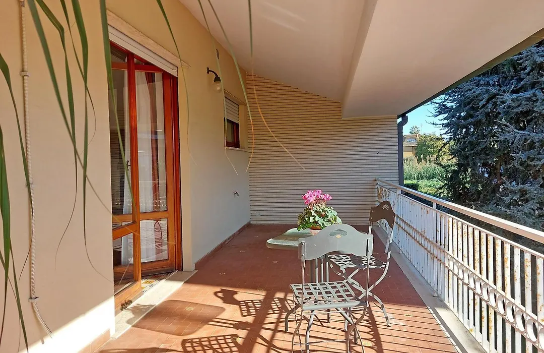 Villa Gisi Guest House-1